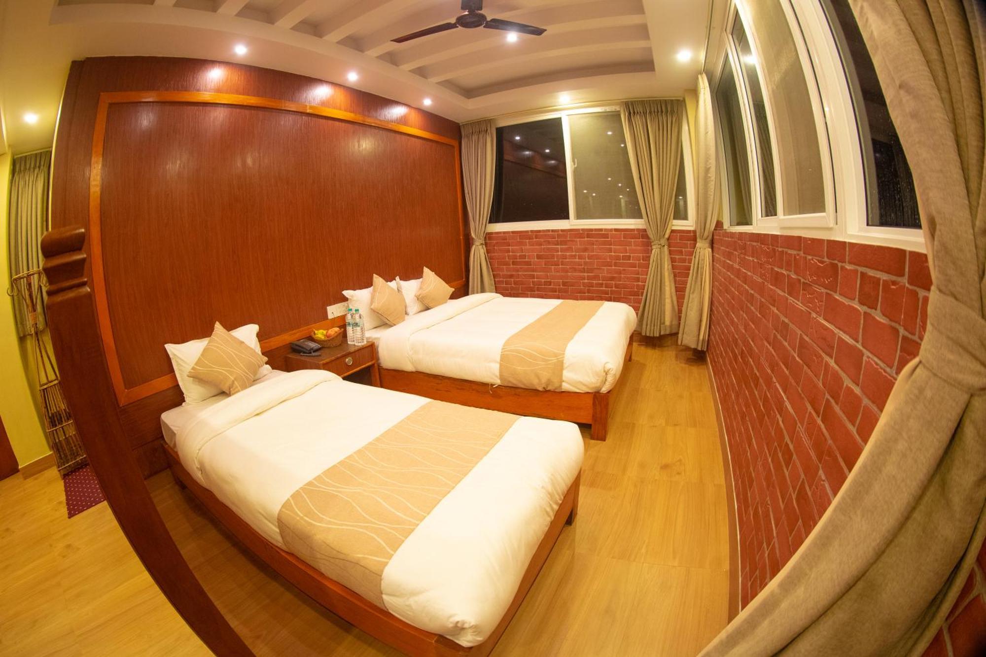 Paradise Boutique Hotel Pokhara Esterno foto