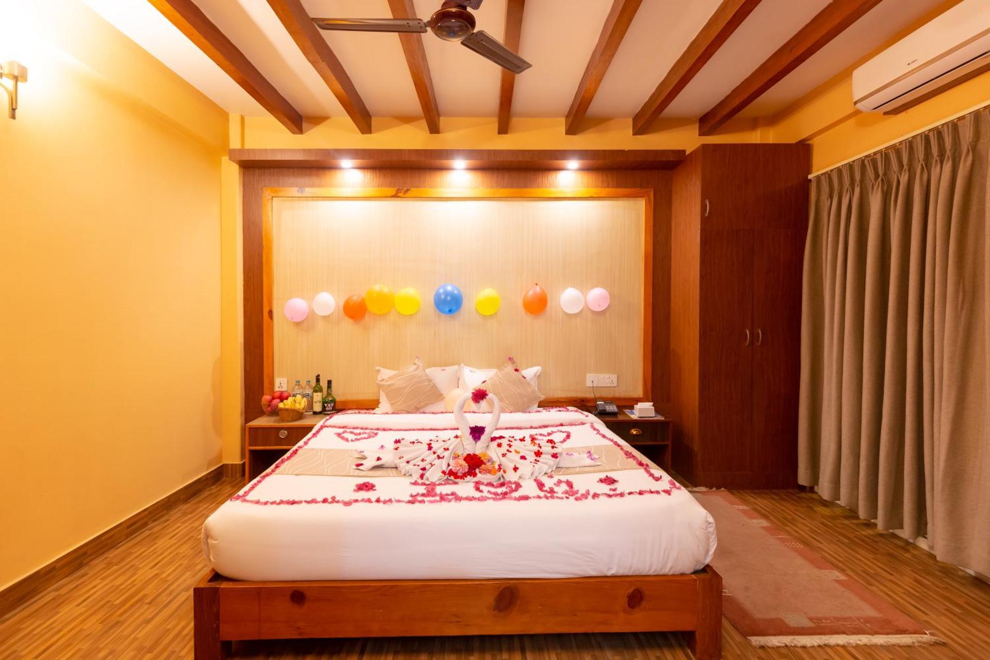 Paradise Boutique Hotel Pokhara Esterno foto