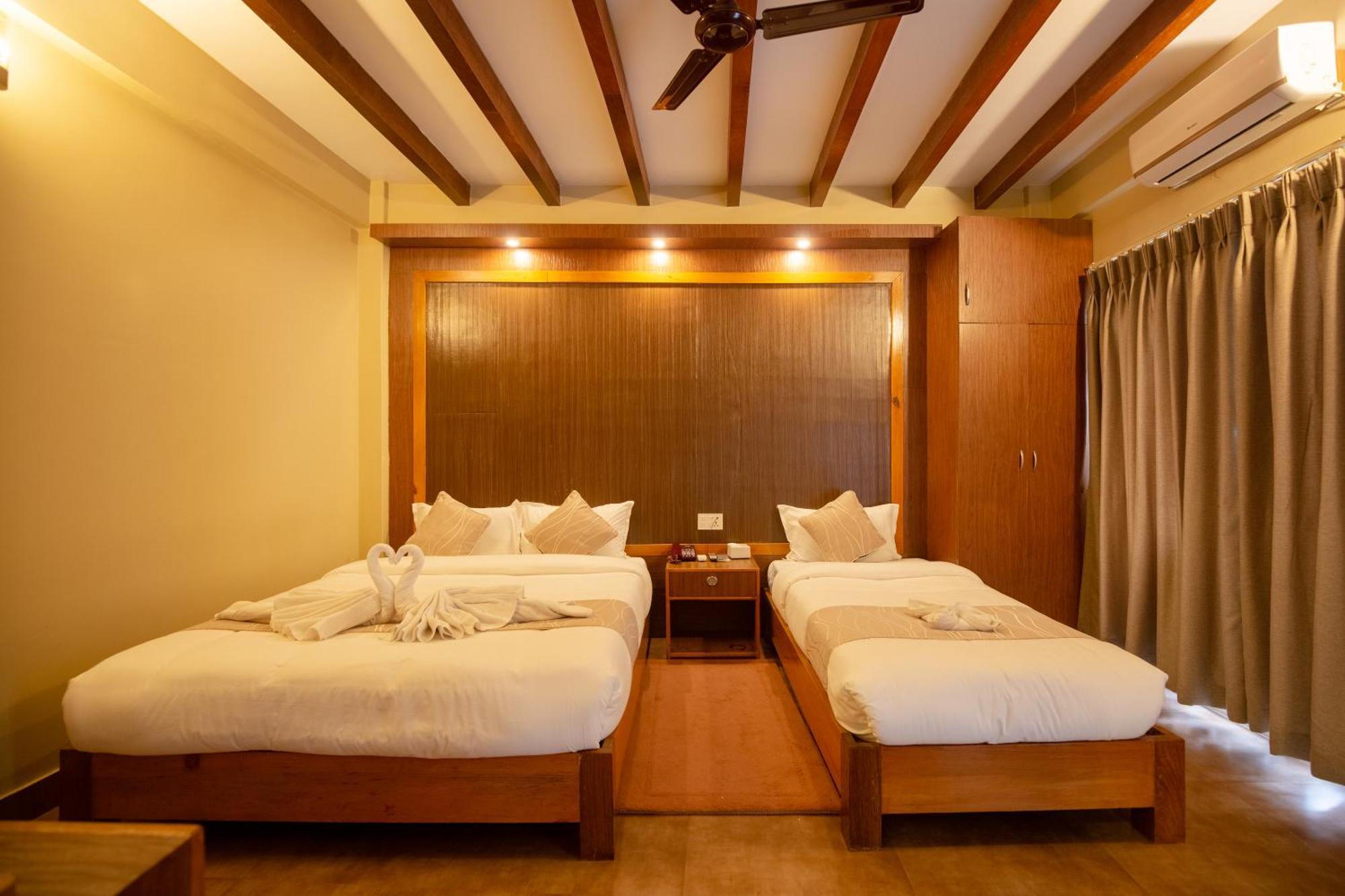 Paradise Boutique Hotel Pokhara Esterno foto