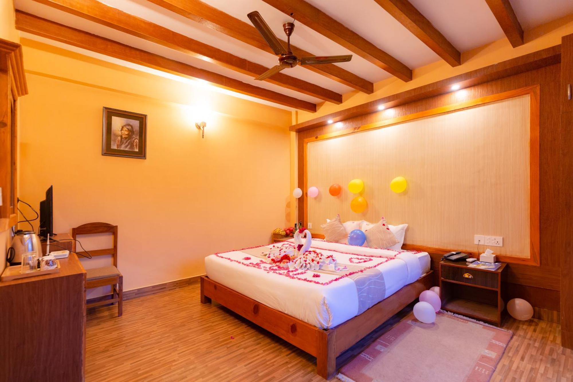 Paradise Boutique Hotel Pokhara Esterno foto